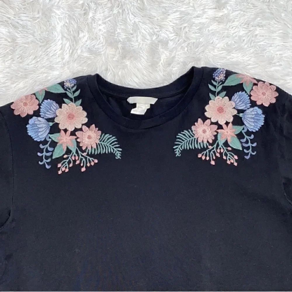 H&M Black Top(Size Small) - Picture 5 of 6